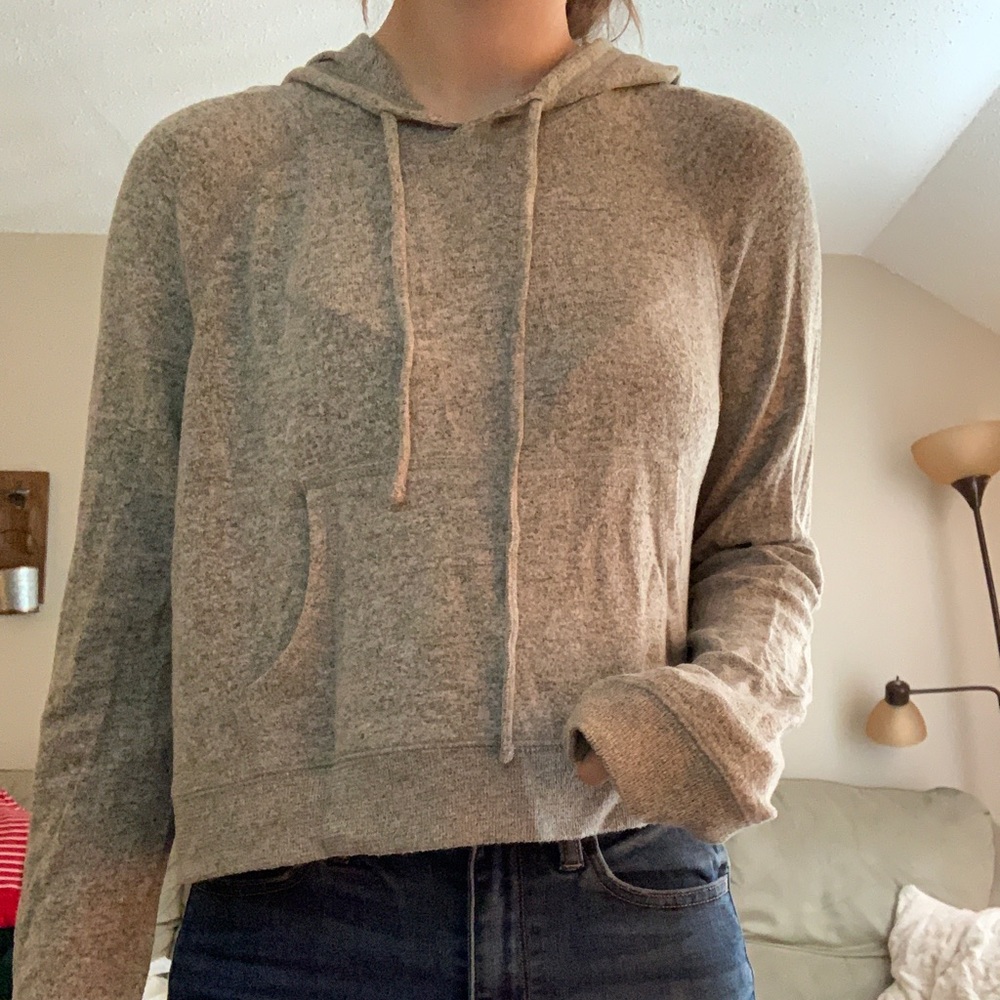 Cropped lightweight hoodie!